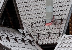 Монтаж снегозадержателя эконом в Нытве